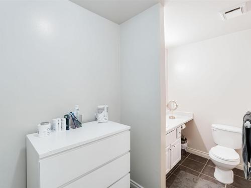 5957 40 Avenue, Edmonton, AB - Indoor Photo Showing Bathroom