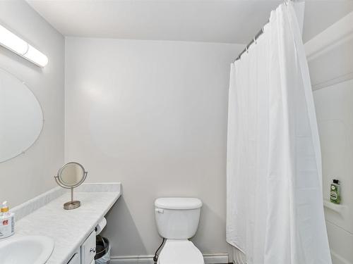 5957 40 Avenue, Edmonton, AB - Indoor Photo Showing Bathroom