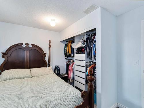 5957 40 Avenue, Edmonton, AB - Indoor Photo Showing Bedroom