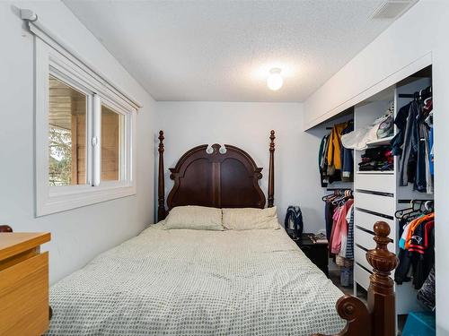 5957 40 Avenue, Edmonton, AB - Indoor Photo Showing Bedroom