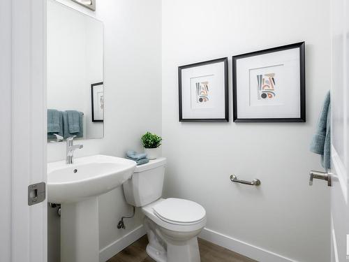 21312 38 Avenue, Edmonton, AB - Indoor Photo Showing Bathroom