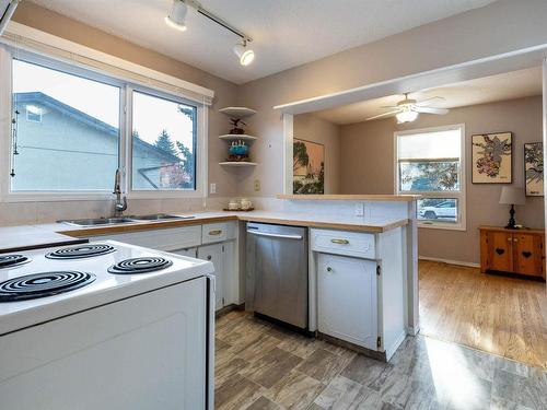 10948 37 Avenue Nw, Edmonton, AB - Indoor Photo Showing Kitchen