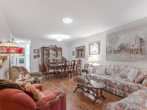 5949 189 Street Nw, Edmonton, AB - Indoor Photo Showing Living Room