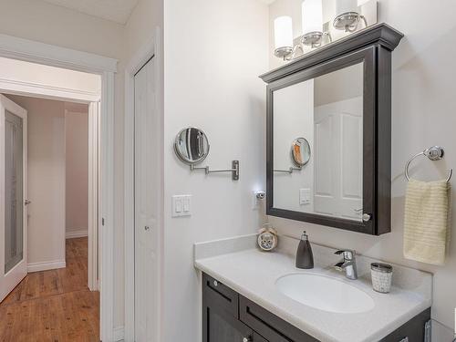 5949 189 Street Nw, Edmonton, AB - Indoor Photo Showing Bathroom