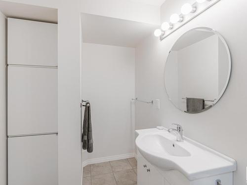 5949 189 Street Nw, Edmonton, AB - Indoor Photo Showing Bathroom