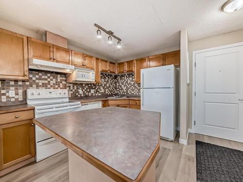 212 245 Edwards Drive, Edmonton, AB - Indoor Photo Showing Kitchen