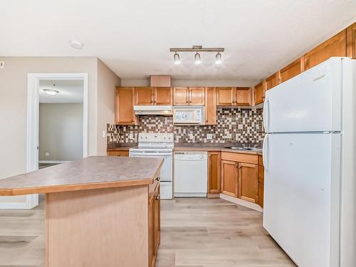 212 245 Edwards Drive, Edmonton, AB - Indoor Photo Showing Kitchen