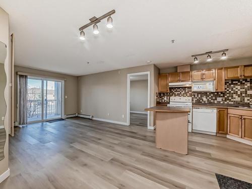 212 245 Edwards Drive, Edmonton, AB - Indoor Photo Showing Kitchen