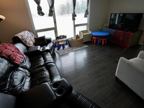 105, 58114 Rr 83, Rural St. Paul County, AB - Indoor Photo Showing Living Room