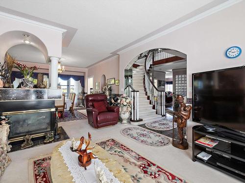 17 Osprey Point(E), St. Albert, AB - Indoor Photo Showing Living Room