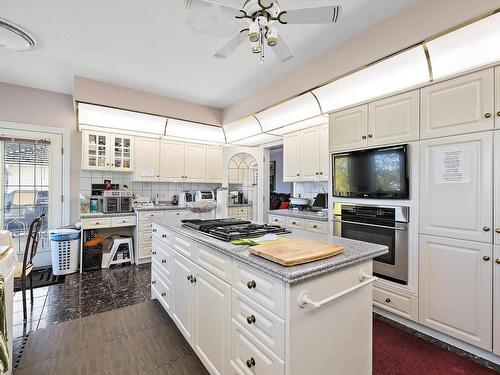 17 Osprey Point(E), St. Albert, AB - Indoor Photo Showing Kitchen