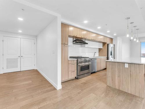 2401 9720 106 Street, Edmonton, AB - Indoor Photo Showing Kitchen With Upgraded Kitchen