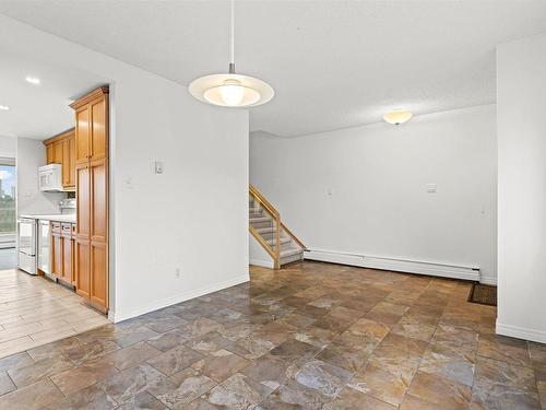 9817 113 Street, Edmonton, AB - Indoor Photo Showing Kitchen