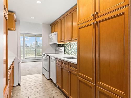 9817 113 Street, Edmonton, AB - Indoor Photo Showing Kitchen