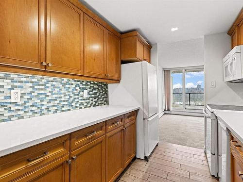 9817 113 Street, Edmonton, AB - Indoor Photo Showing Kitchen