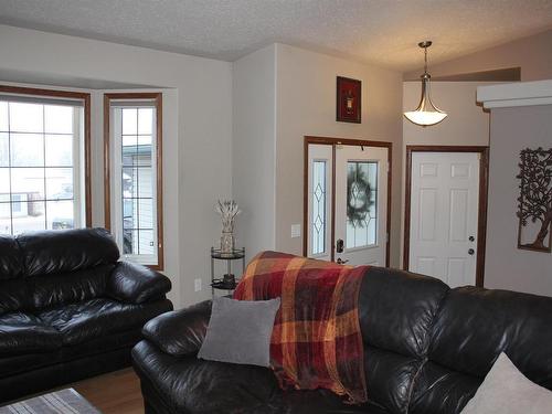 5314 52 Avenue, Elk Point, AB - Indoor Photo Showing Living Room