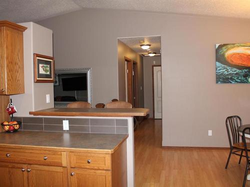 5314 52 Avenue, Elk Point, AB - Indoor