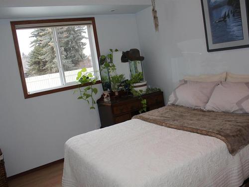 5314 52 Avenue, Elk Point, AB - Indoor Photo Showing Bedroom