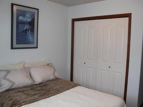 5314 52 Avenue, Elk Point, AB - Indoor Photo Showing Bedroom