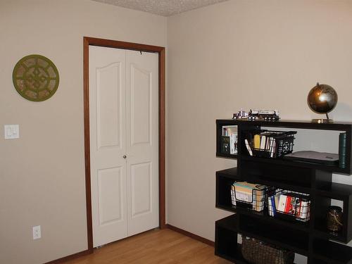 5314 52 Avenue, Elk Point, AB - Indoor Photo Showing Other Room