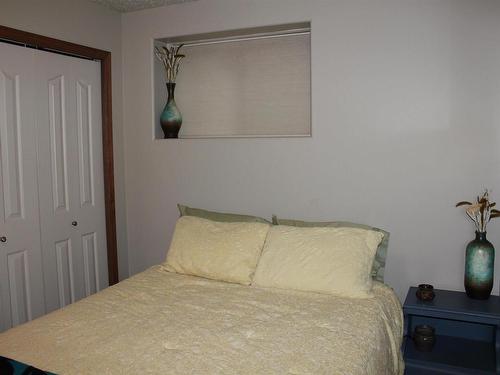 5314 52 Avenue, Elk Point, AB - Indoor Photo Showing Bedroom