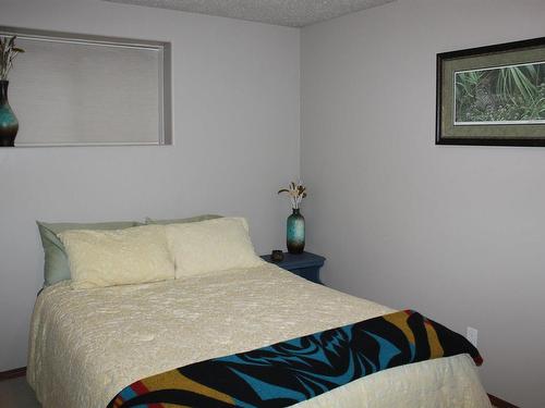 5314 52 Avenue, Elk Point, AB - Indoor Photo Showing Bedroom