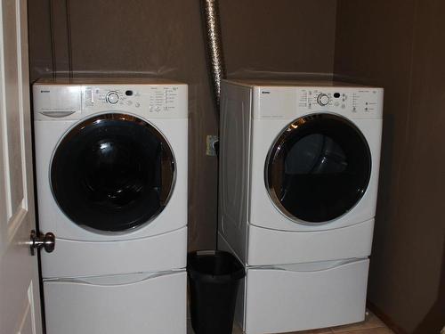 5314 52 Avenue, Elk Point, AB - Indoor Photo Showing Laundry Room