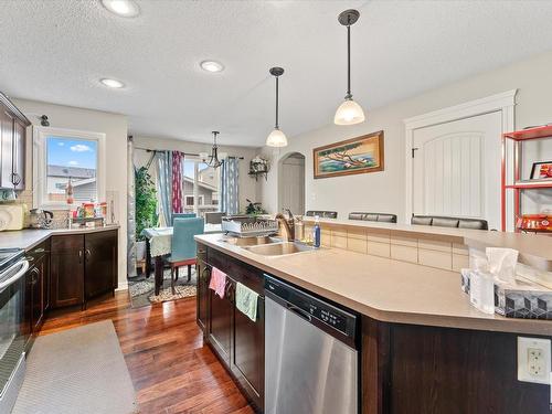 1623 33A Street, Edmonton, AB - Indoor Photo Showing Kitchen With Double Sink With Upgraded Kitchen