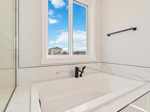 20 Hull Wynd, Spruce Grove, AB - Indoor Photo Showing Bathroom