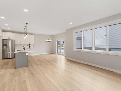 20 Hull Wynd, Spruce Grove, AB - Indoor Photo Showing Kitchen