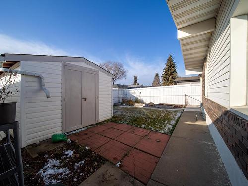 10704 37 Av Nw Nw, Edmonton, AB 