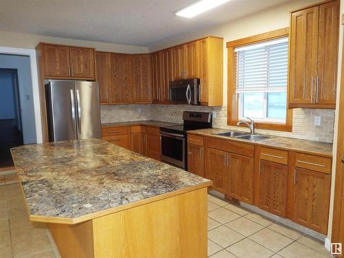 49548 Rge Road 224, Rural Leduc County, AB - Indoor Photo Showing Kitchen With Double Sink