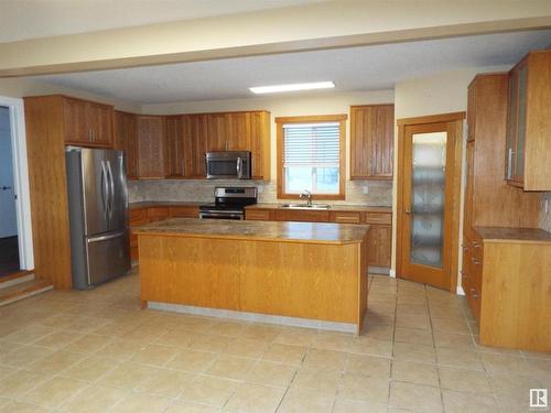 49548 Rge Road 224, Rural Leduc County, AB - Indoor Photo Showing Kitchen