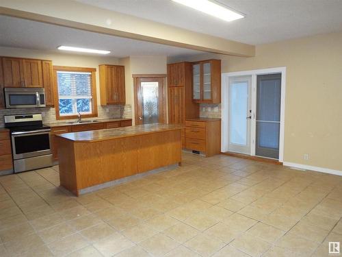 49548 Rge Road 224, Rural Leduc County, AB - Indoor Photo Showing Kitchen