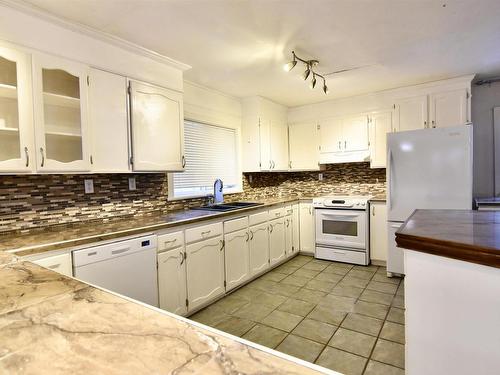 B 58119 Rr 90, Rural St. Paul County, AB - Indoor Photo Showing Kitchen With Double Sink