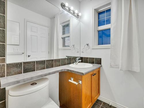 14048 149 Avenue, Edmonton, AB - Indoor Photo Showing Bathroom