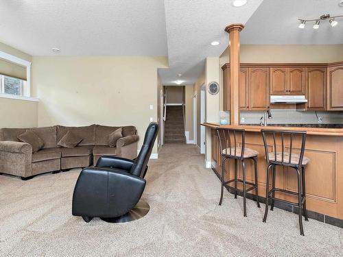 65 Lakewood Bv, Beaumont, AB 