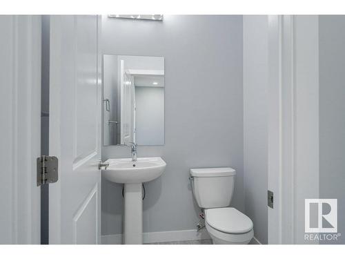 215 41 Avenue, Edmonton, AB - Indoor Photo Showing Bathroom