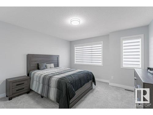 215 41 Avenue, Edmonton, AB - Indoor Photo Showing Bedroom