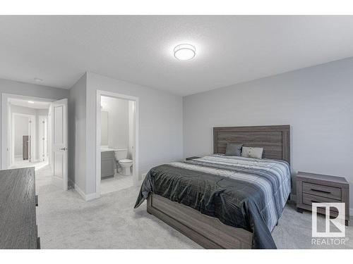 215 41 Avenue, Edmonton, AB - Indoor Photo Showing Bedroom