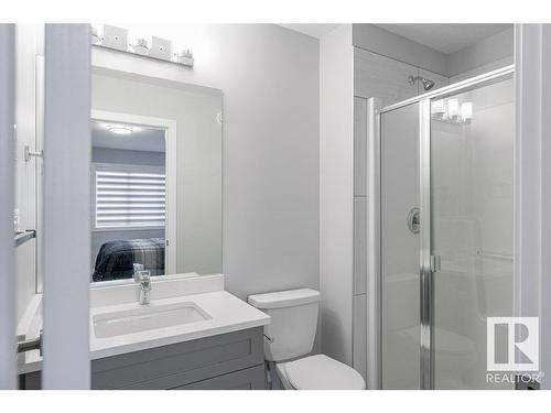 215 41 Avenue, Edmonton, AB - Indoor Photo Showing Bathroom