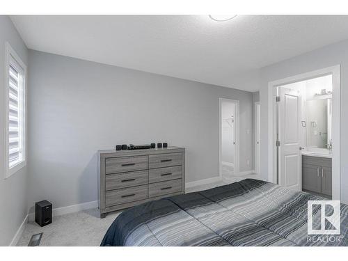 215 41 Avenue, Edmonton, AB - Indoor Photo Showing Bedroom