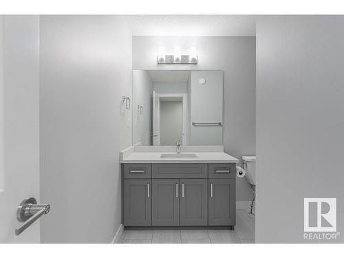 215 41 Avenue, Edmonton, AB - Indoor Photo Showing Bathroom