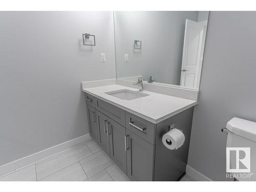 215 41 Avenue, Edmonton, AB - Indoor Photo Showing Bathroom