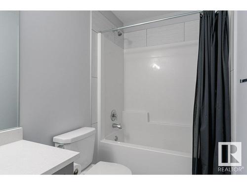 215 41 Avenue, Edmonton, AB - Indoor Photo Showing Bathroom