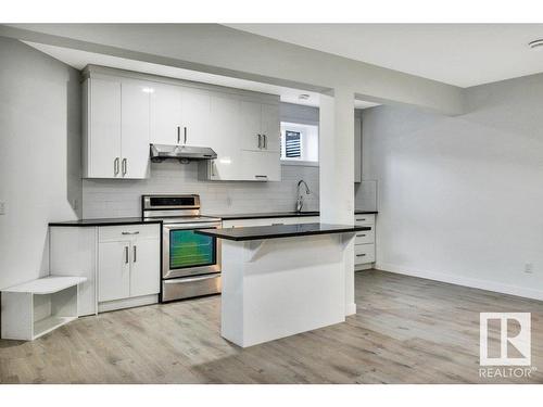 1004 Wildwood Court, Edmonton, AB - Indoor Photo Showing Kitchen