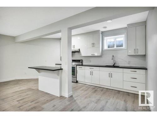 1004 Wildwood Court, Edmonton, AB - Indoor Photo Showing Kitchen