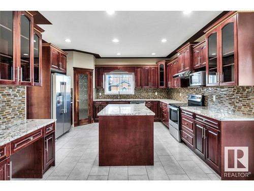 1004 Wildwood Court, Edmonton, AB - Indoor Photo Showing Kitchen With Upgraded Kitchen