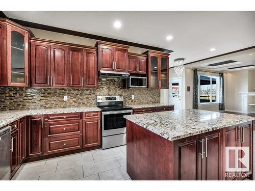 1004 Wildwood Court, Edmonton, AB - Indoor Photo Showing Kitchen With Upgraded Kitchen