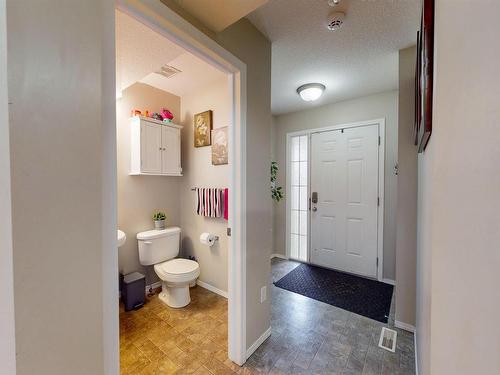 2031 Hammond Cl, Edmonton, AB - Indoor Photo Showing Bathroom